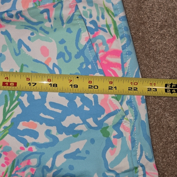 Men's Lilly Pulitzer Beaumont Shorts - Picture 6 of 6